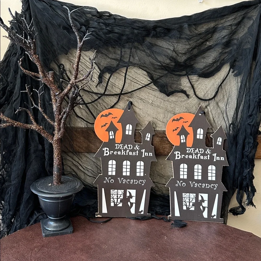 Target Halloween Dead & Breakfast Inn Signs - Black and Orange